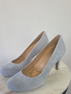 Clarks Light Blue Suede Mid-Heel Pumps Size 7.5